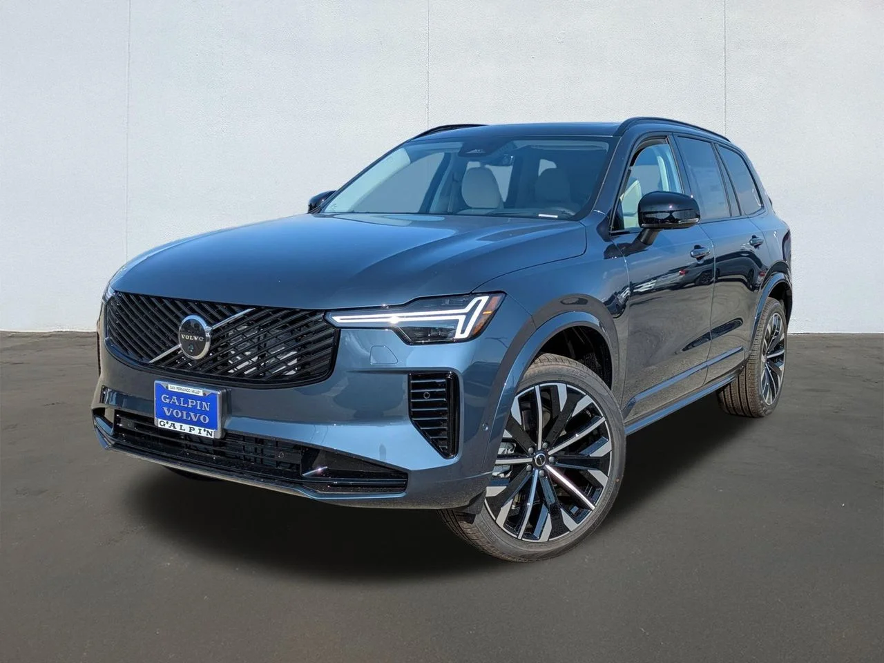 2026 Volvo XC90 B6 Ultra Dark 7-Seater 4WD's photo