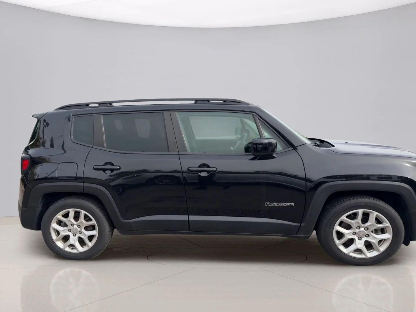 Used 2018 Black Jeep LATITUDE image 6