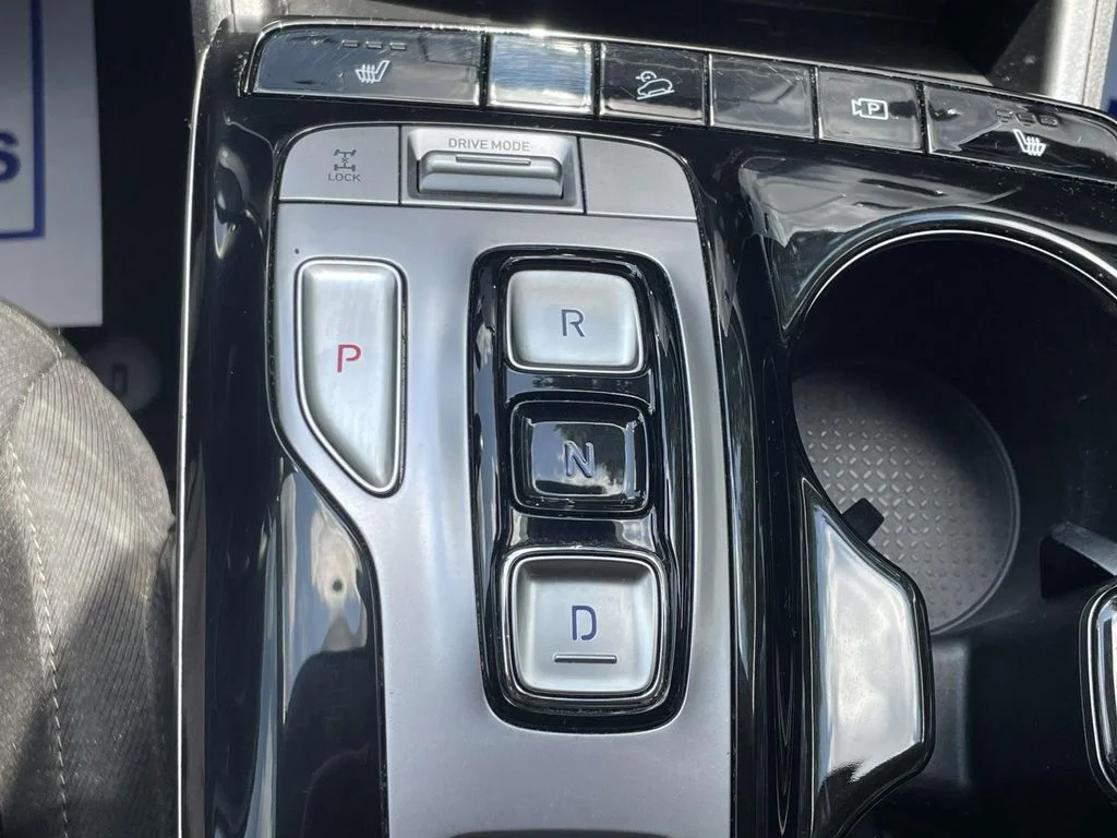 Used 2022 Silver Hyundai SEL Convenience image 32
