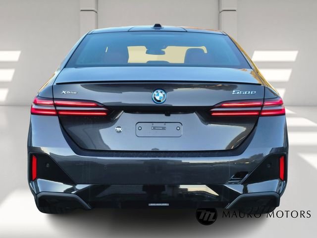 Used 2026 Gray BMW 550e xDrive image 4