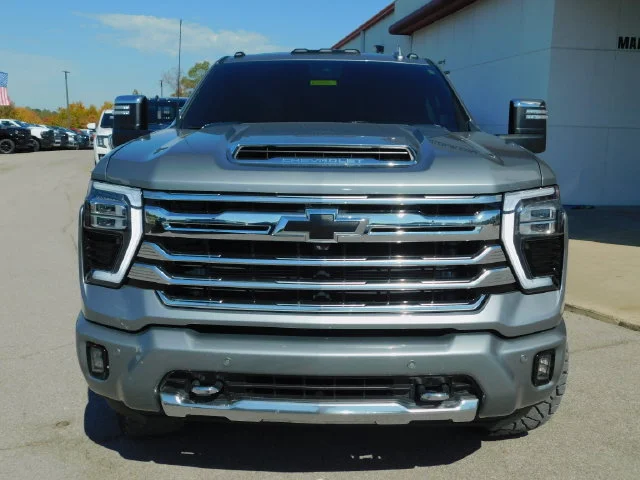 Used 2024 Gray Chevrolet High Country image 4