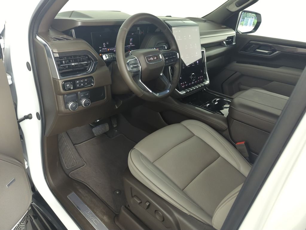 Used 2025 White GMC Elevation image 10