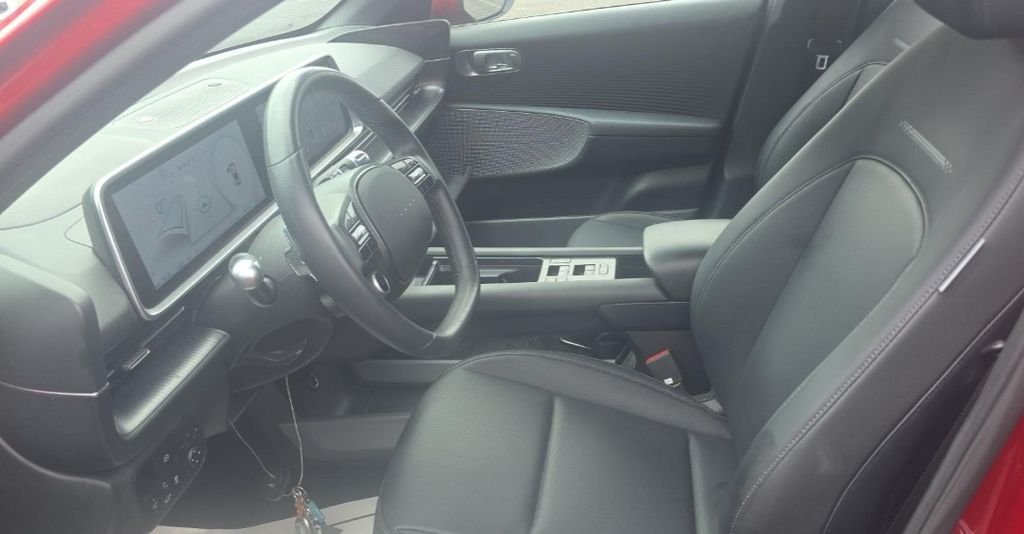 Used 2023 Red Hyundai SEL image 5