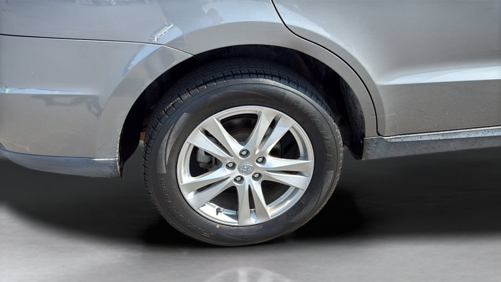 Used 2010 Harbor Gray Metallic Hyundai Limited image 19