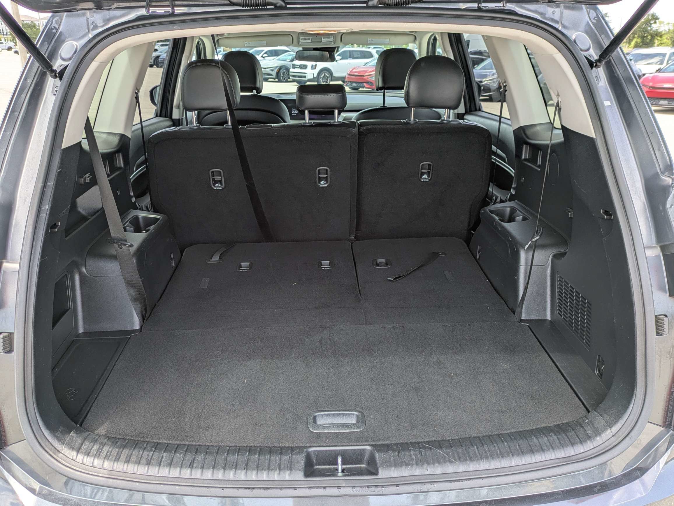 Certified Used 2024 Gravity Gray Kia LX image 14