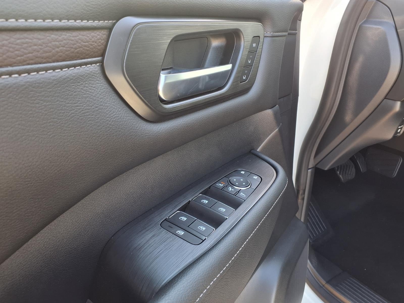 2026 Nissan Armada SL White at Robbins Nissan
