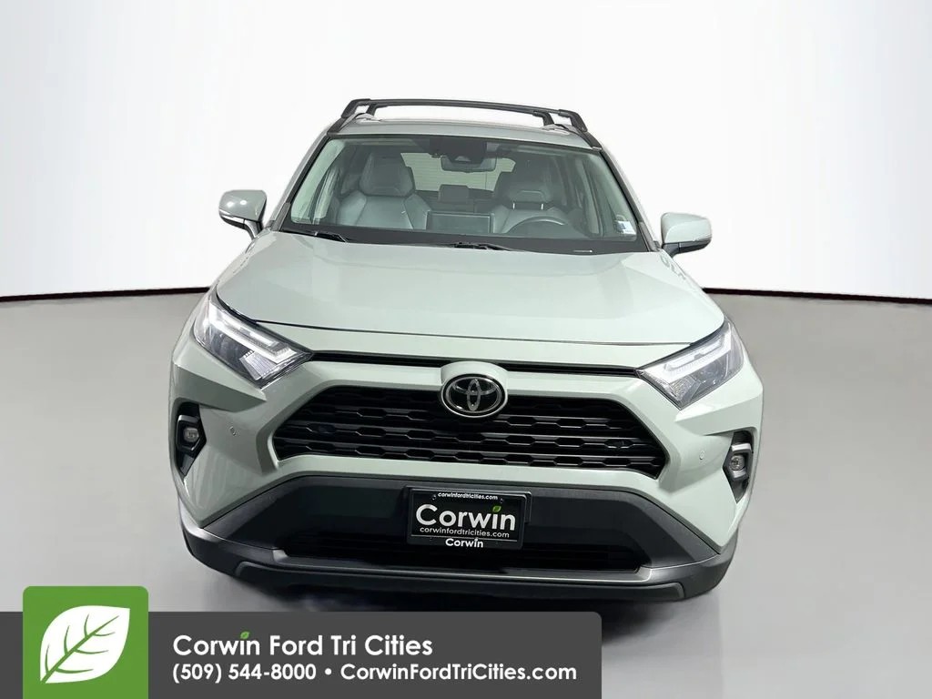 Used 2022 Gray Toyota XLE Premium image 4