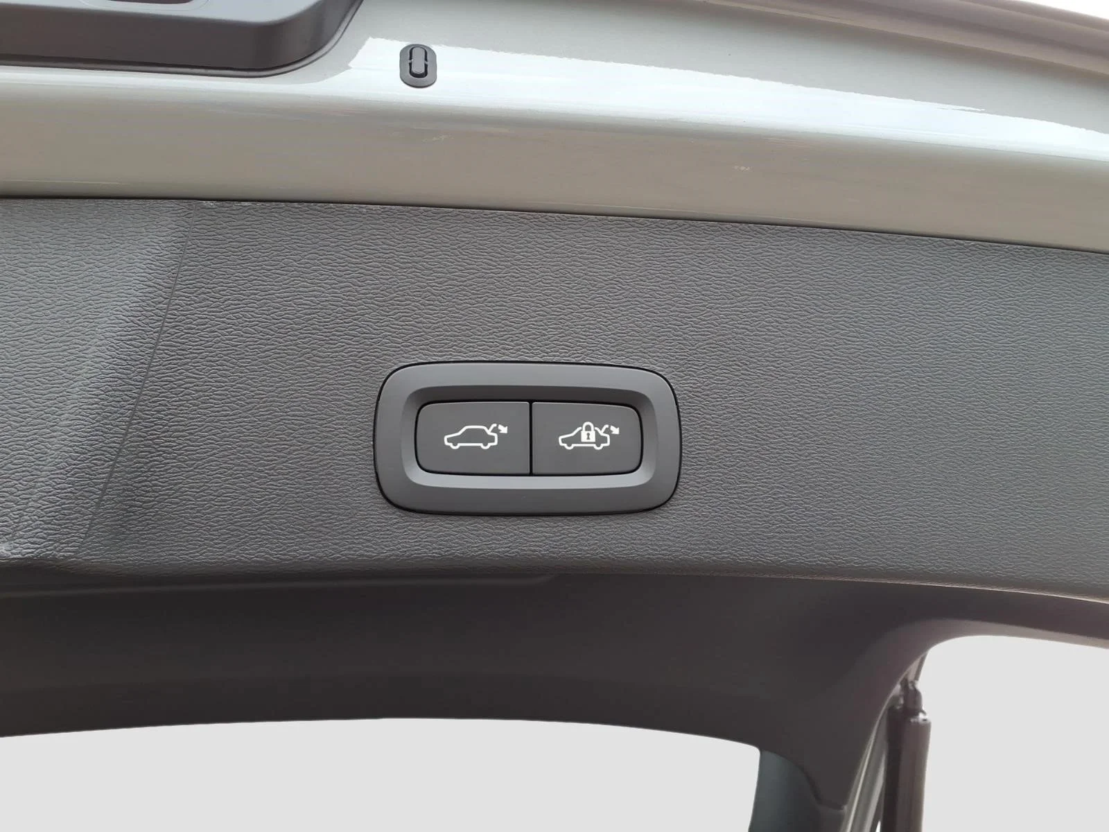 Used 2026 Gray Metallic Volvo B5 Ultra image 17
