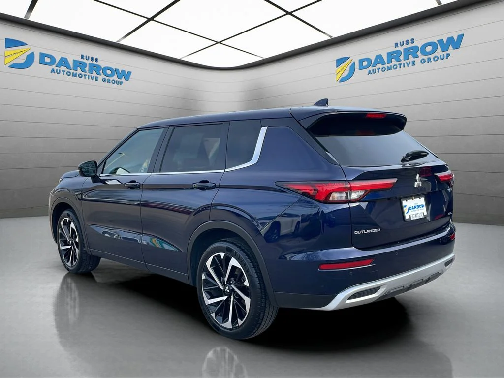 Used 2024 Blue Mitsubishi SE image 3