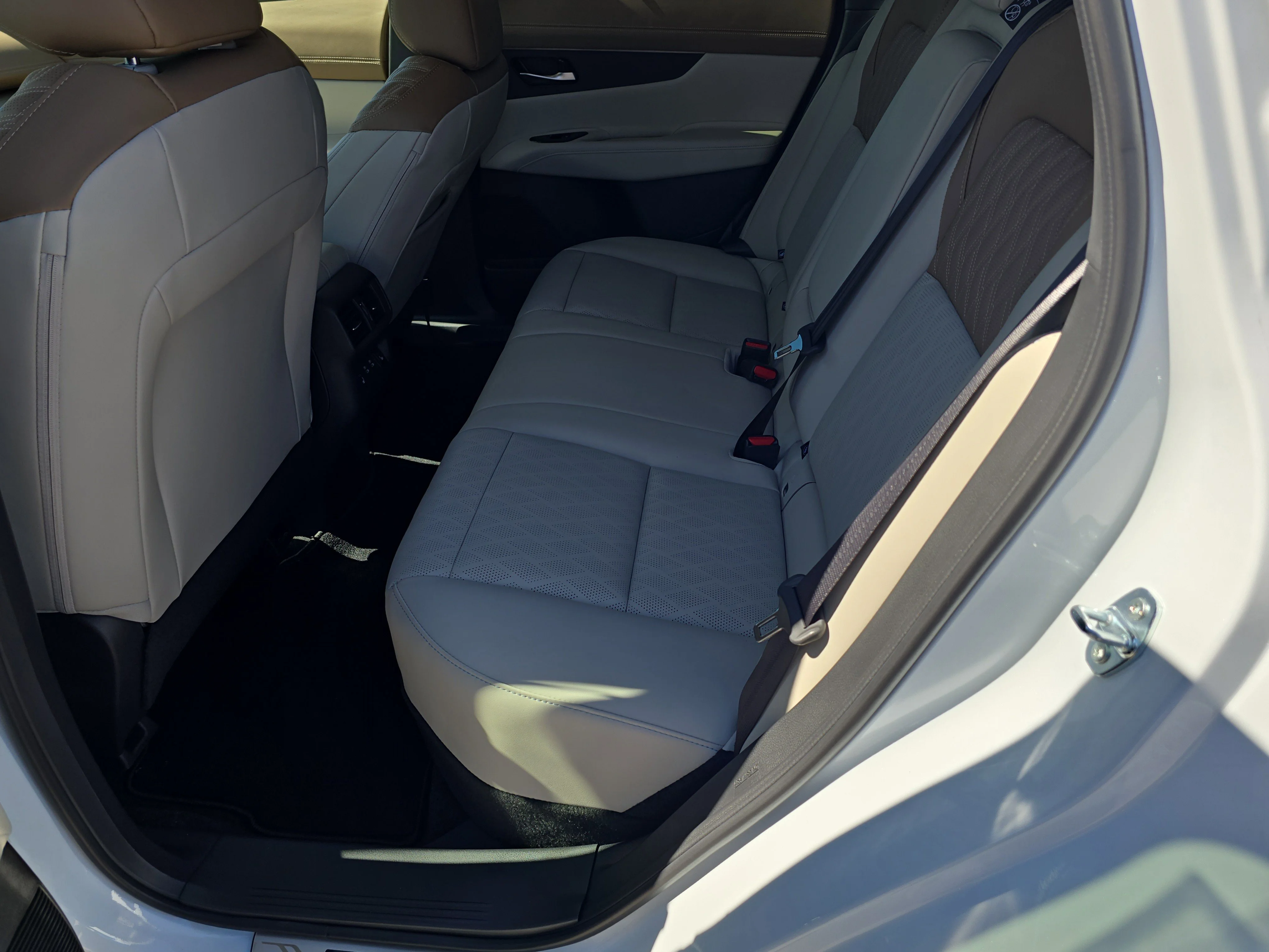 New 2026 Everest White Pearl TriCoat / Super Black Two-tone Nissan Platinum image 17