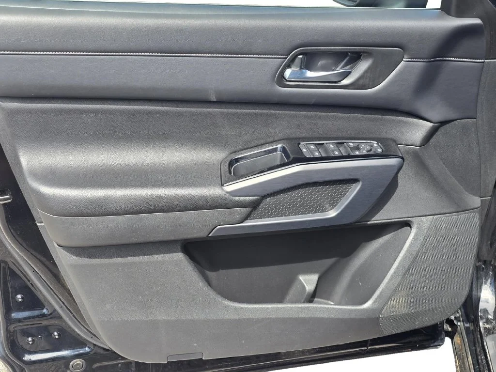 Used 2023 Black Nissan SL image 10