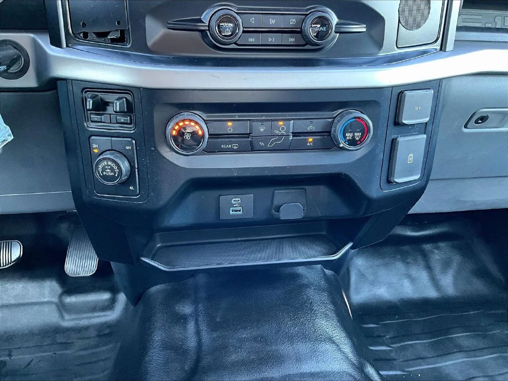 Used 2022 Oxford White Ford XL image 16