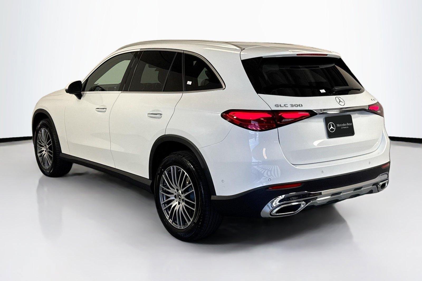 New 2026 Manufaktur Moonlight White Metallic Mercedes-Benz GLC 300 image 7