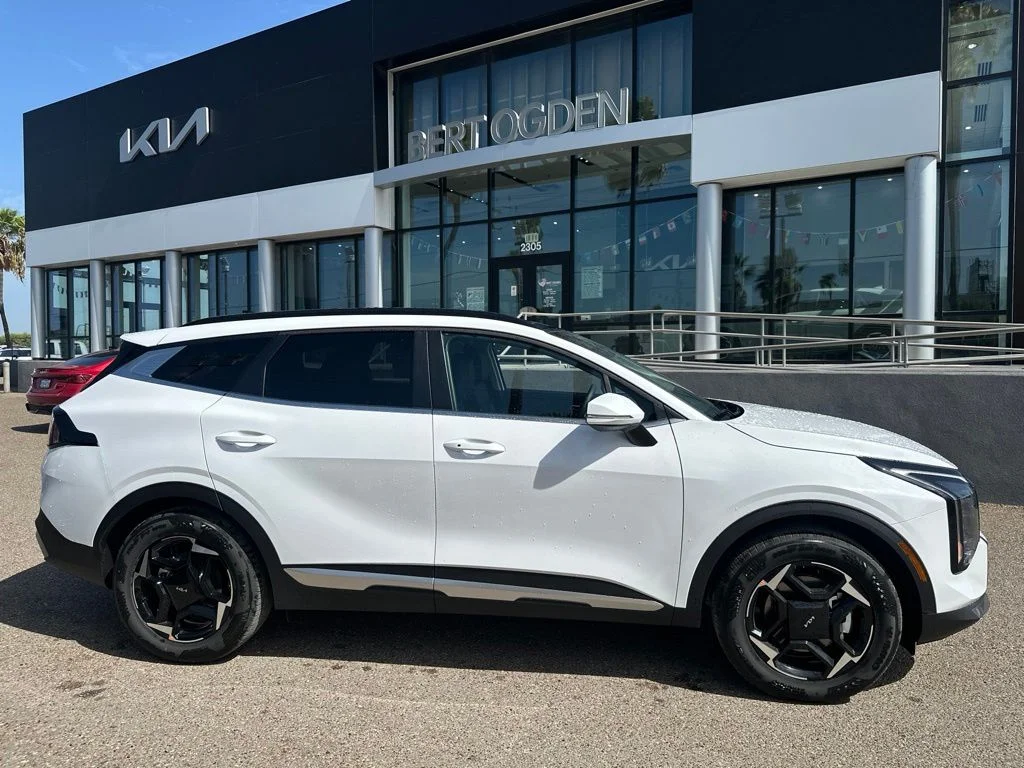 New 2027 White Kia EX image 4