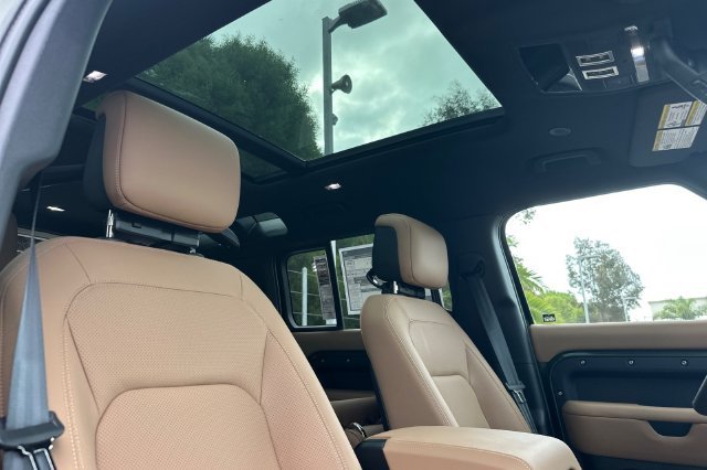 New 2026 Woolstone Green Land Rover X-Dynamic SE image 16