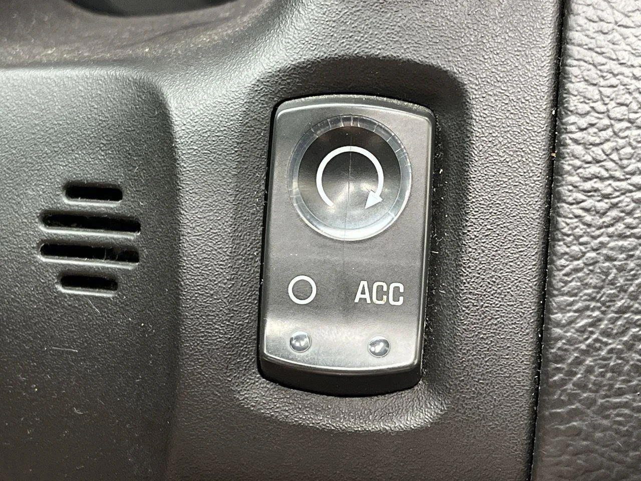 Used 2006 Victory Red Chevrolet  image 16