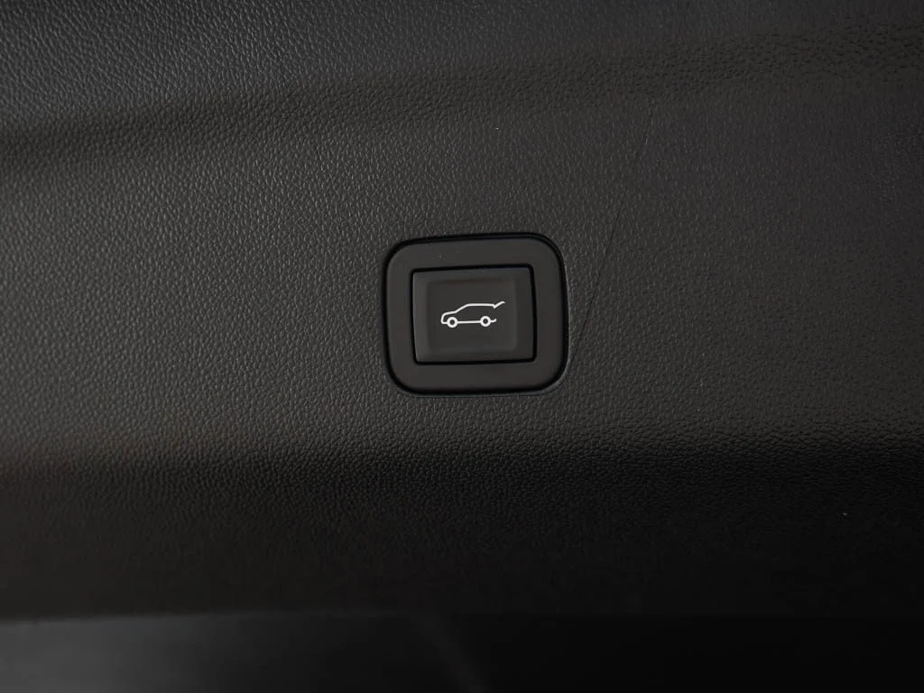 2026 GMC Yukon AT4 - Photo 9
