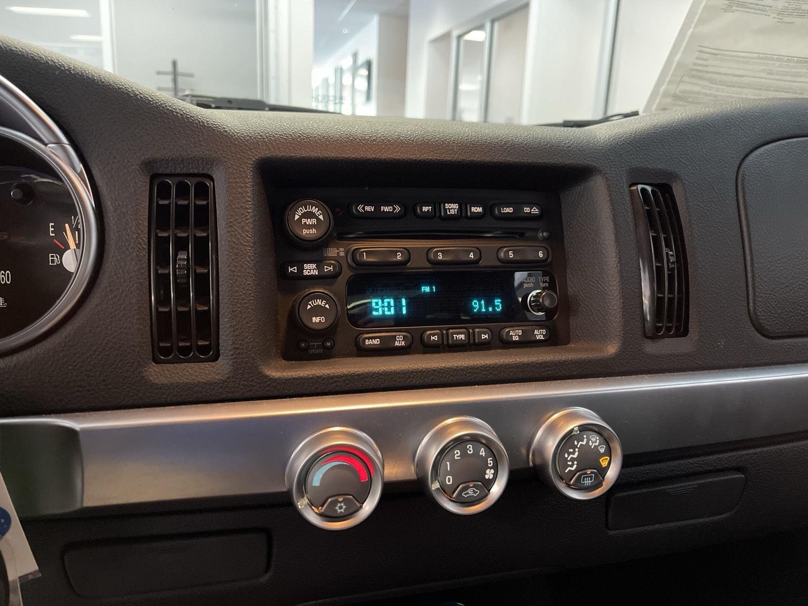 Used 2005 Aqua Blur Metallic Chevrolet LS image 15