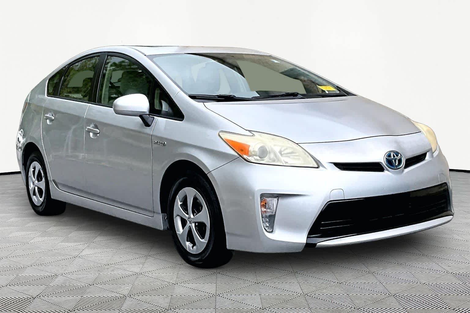 Used 2013 Classic Silver Metallic Toyota Two image 3