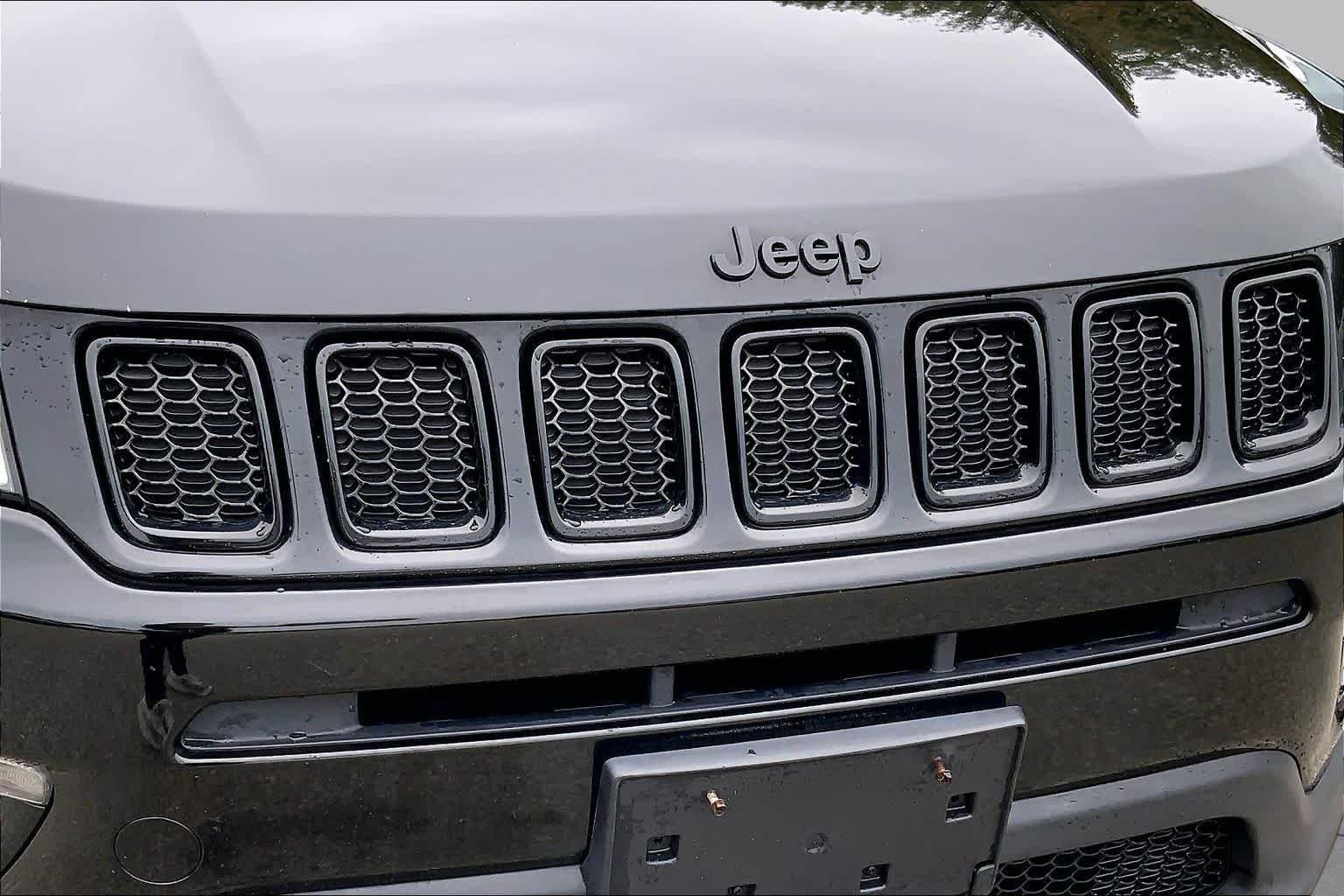 Used 2018 Diamond Black Crystal Pearlcoat Jeep Altitude image 32