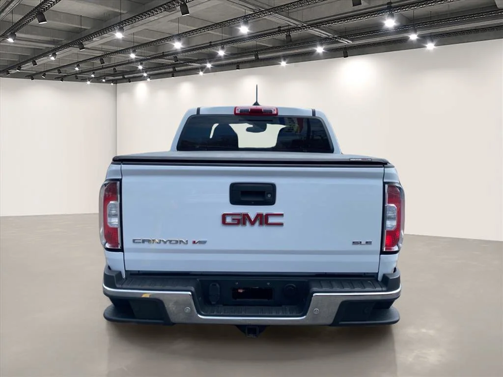 Used 2019 Summit White GMC 4WD SLE image 6