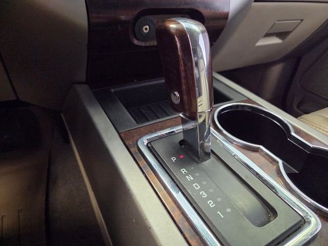 Used 2008  Ford Limited image 31