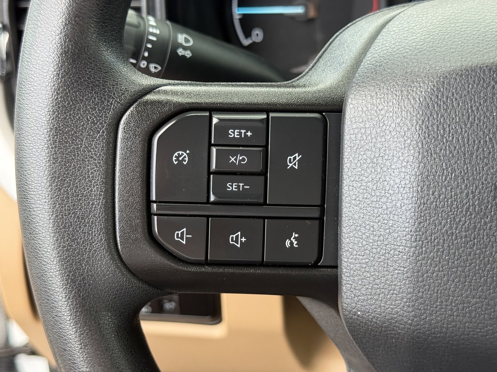Used 2024 Oxford White Ford XLT image 29