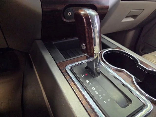 Used 2008  Ford Limited image 31