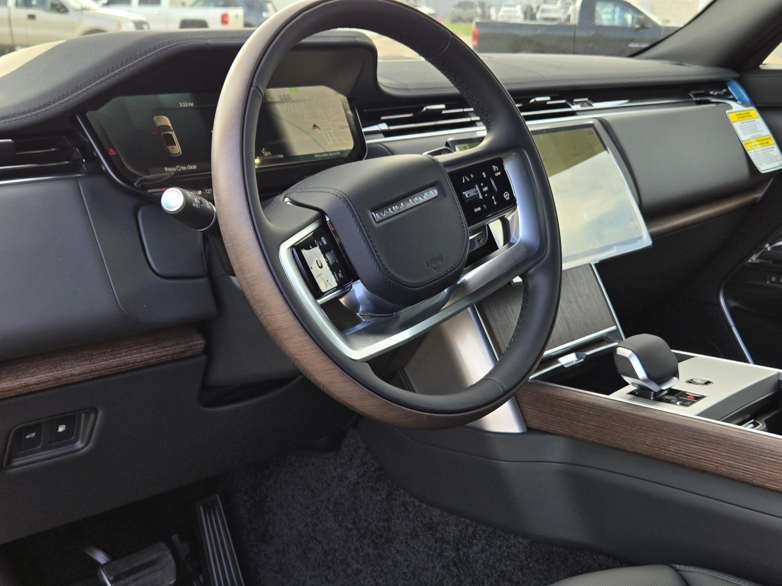 New 2026 Santorini Black Land Rover SE image 18