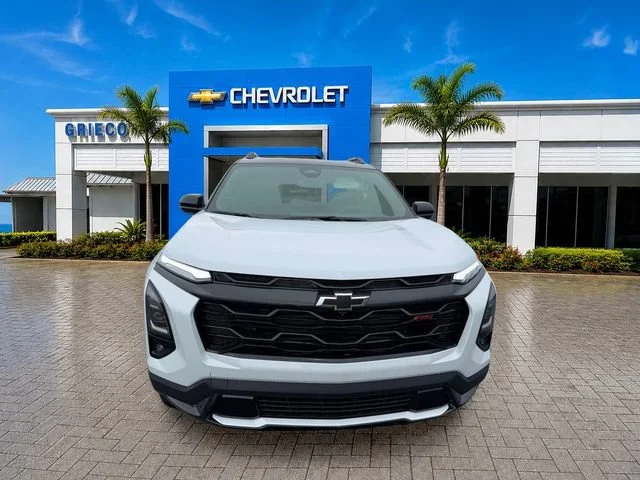 New 2026 Polar White Tricoat Chevrolet RS image 2