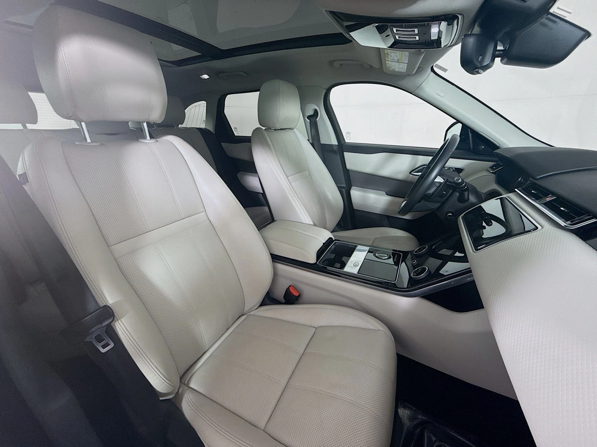 Used 2020 White Land Rover S image 28