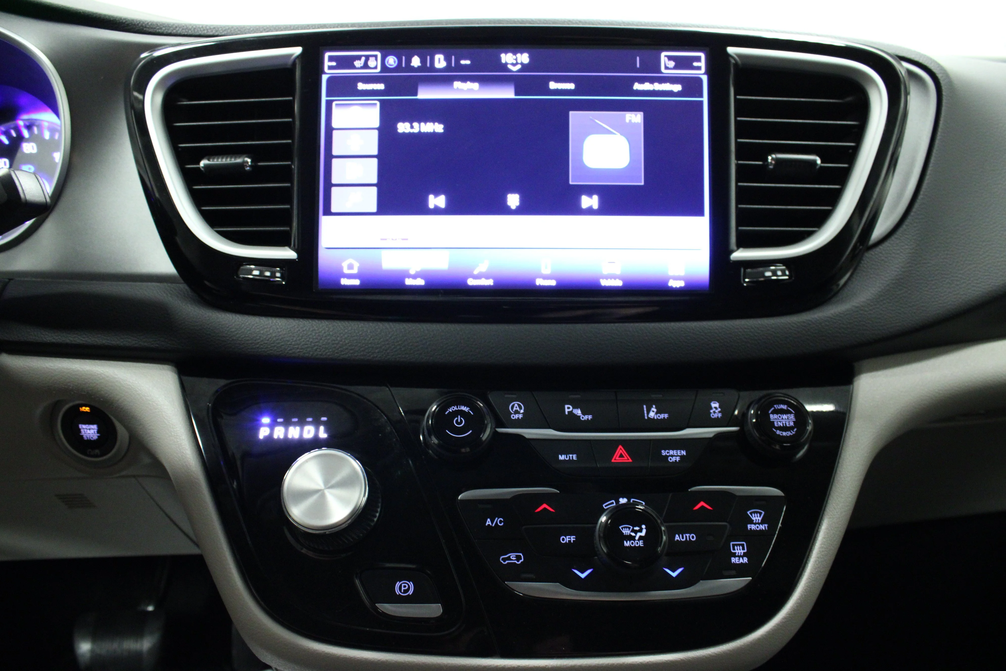 Used 2024 Diamond Black Crystal Pearlcoat Chrysler Touring L image 23