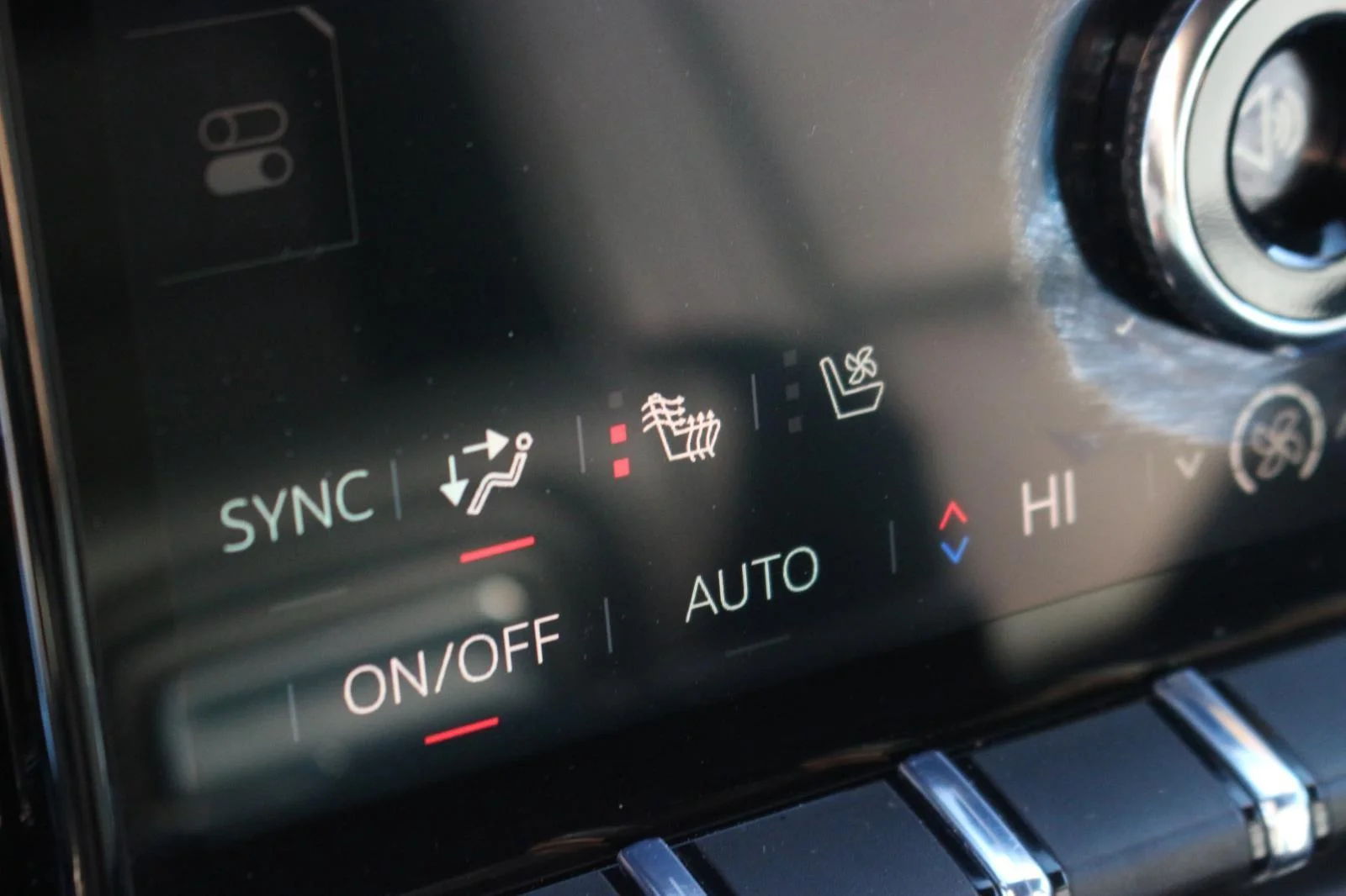 Used 2025 Summit White GMC Denali image 28