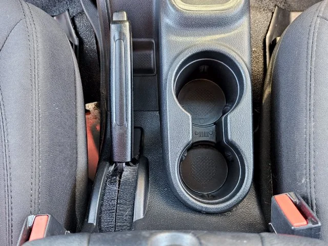 Used 2018  Jeep Unlimited Sport image 18