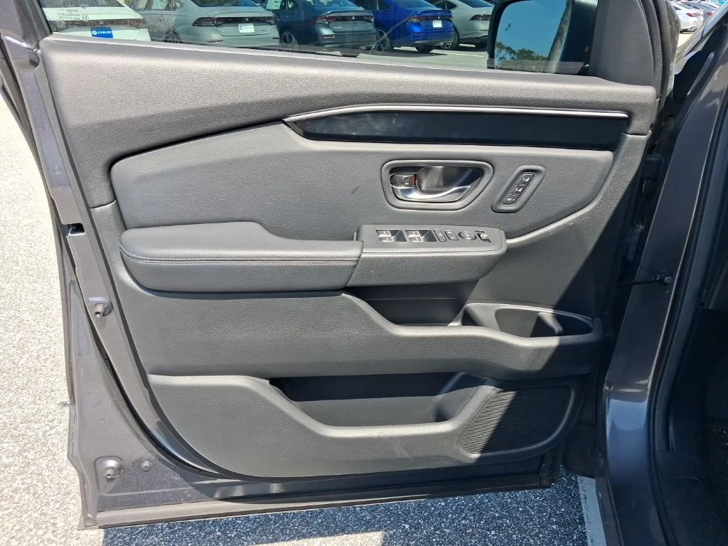 Used 2025  Honda EX-L image 19