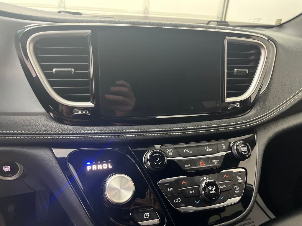 Used 2024 White Chrysler Select S Appearance image 19