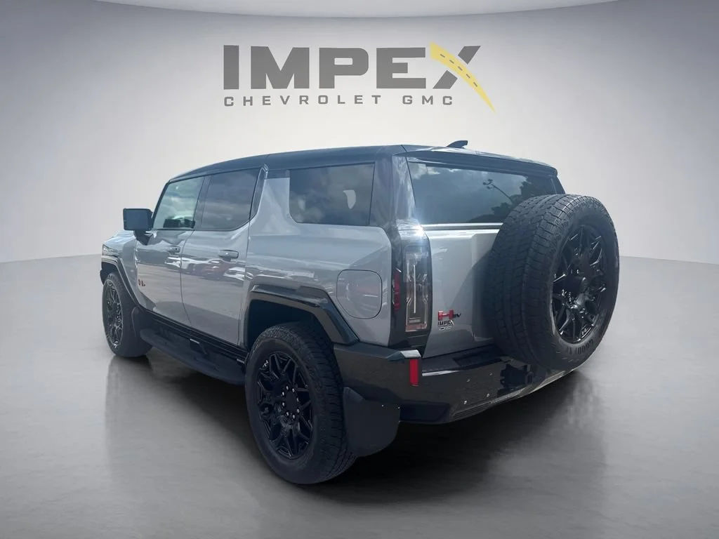 Used 2025 Meteorite Metallic (Grey) GMC 2X image 3