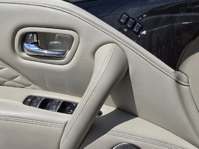 Used 2021 Moonstone White INFINITI Sensory image 18