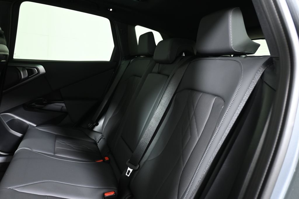 Used 2026 Gray Metallic BMW 30 xDrive image 4