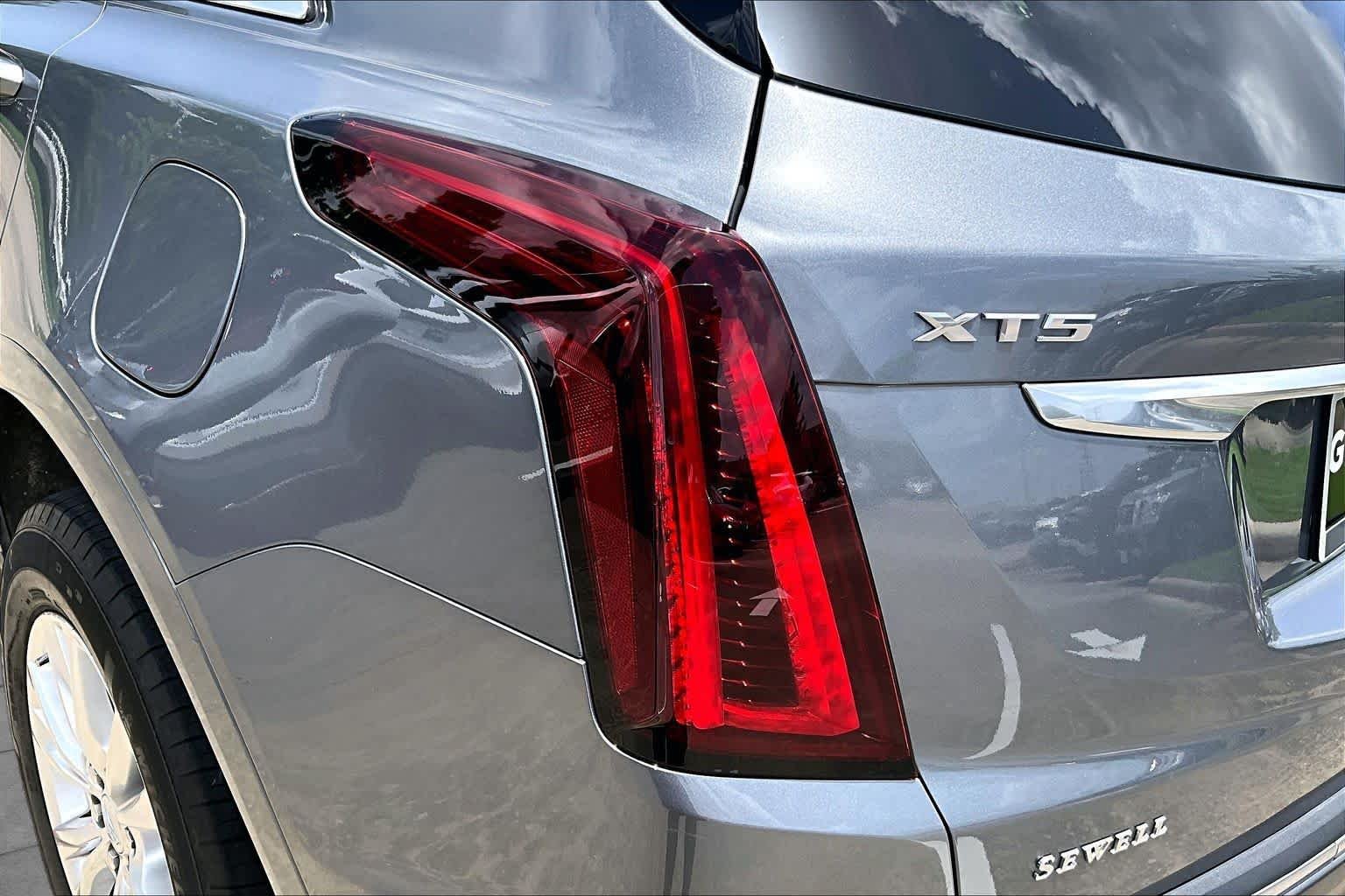 Used 2021 Satin Steel Metallic Cadillac FWD Luxury image 28