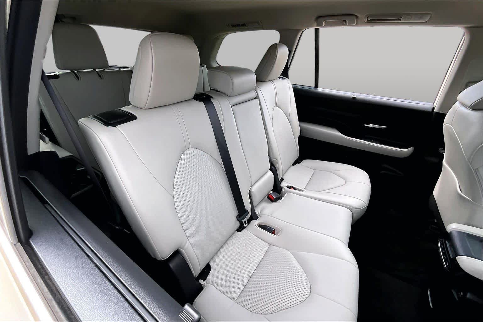 Used 2024 Coastal Cream Toyota XLE image 20