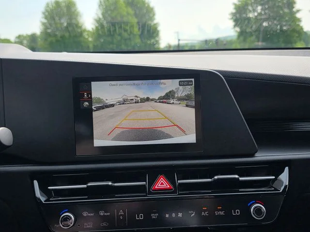 New 2026 Snow White Pearl Kia LX image 26