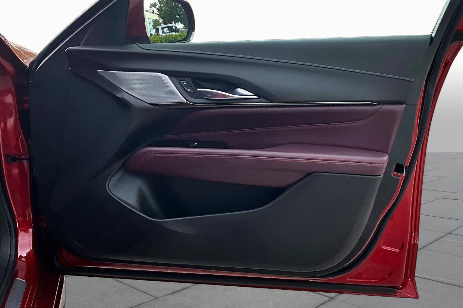 Used 2022 Infrared Tintcoat Cadillac  image 27