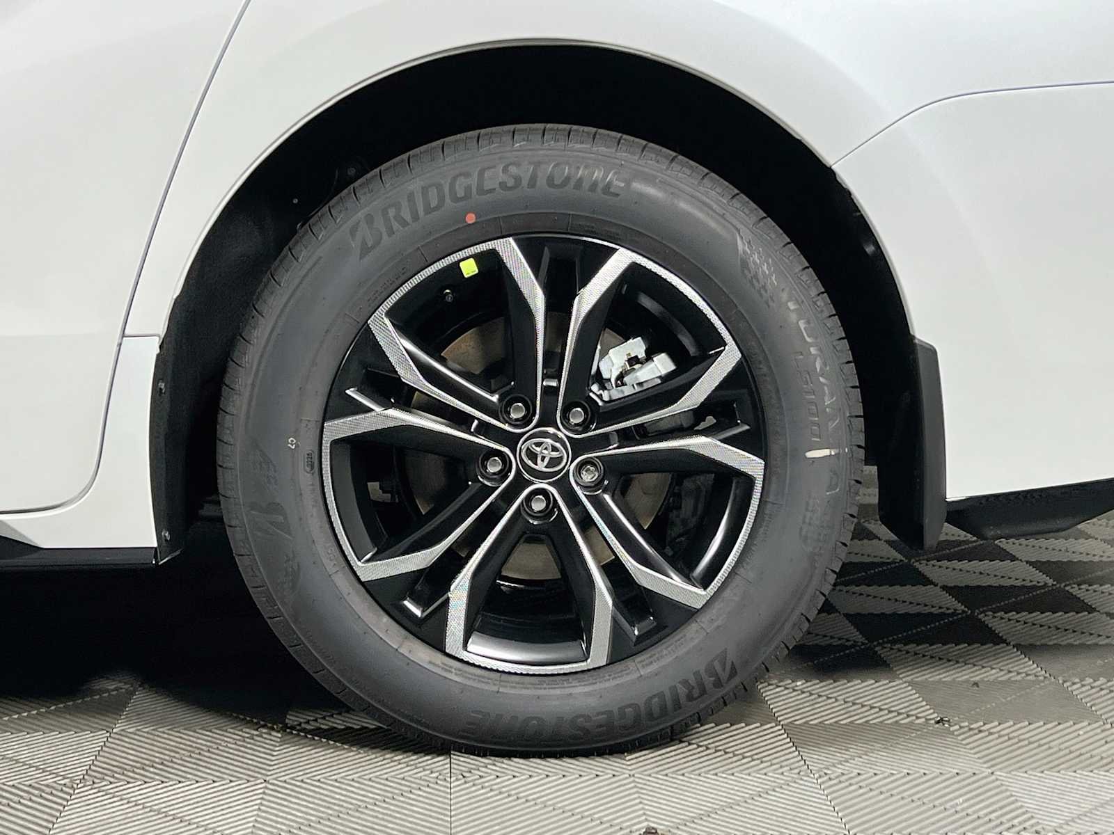 New 2026 Wind Chill Pearl Toyota Platinum image 20