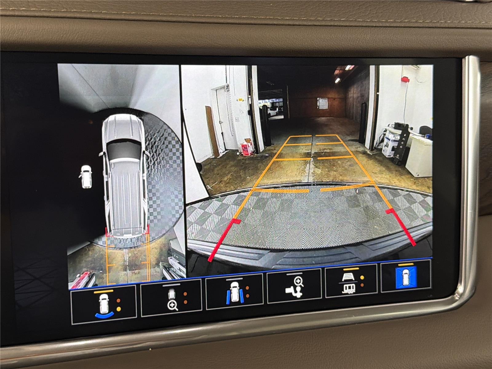2023 GMC Yukon Denali - Photo 34