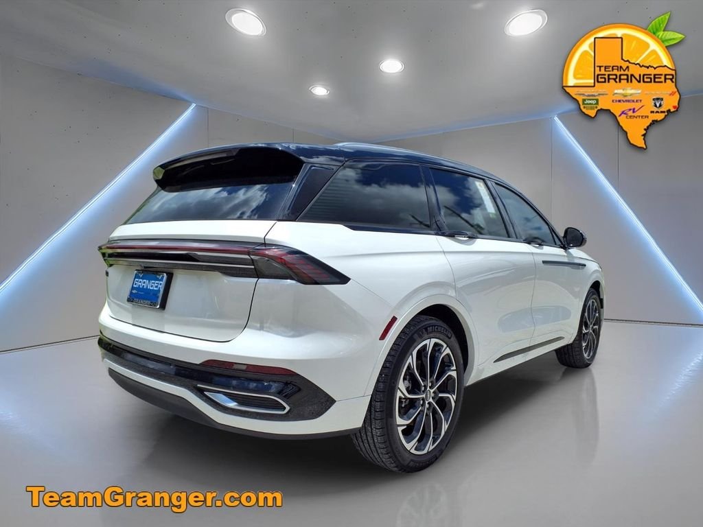 Used 2025 White Lincoln Reserve image 2