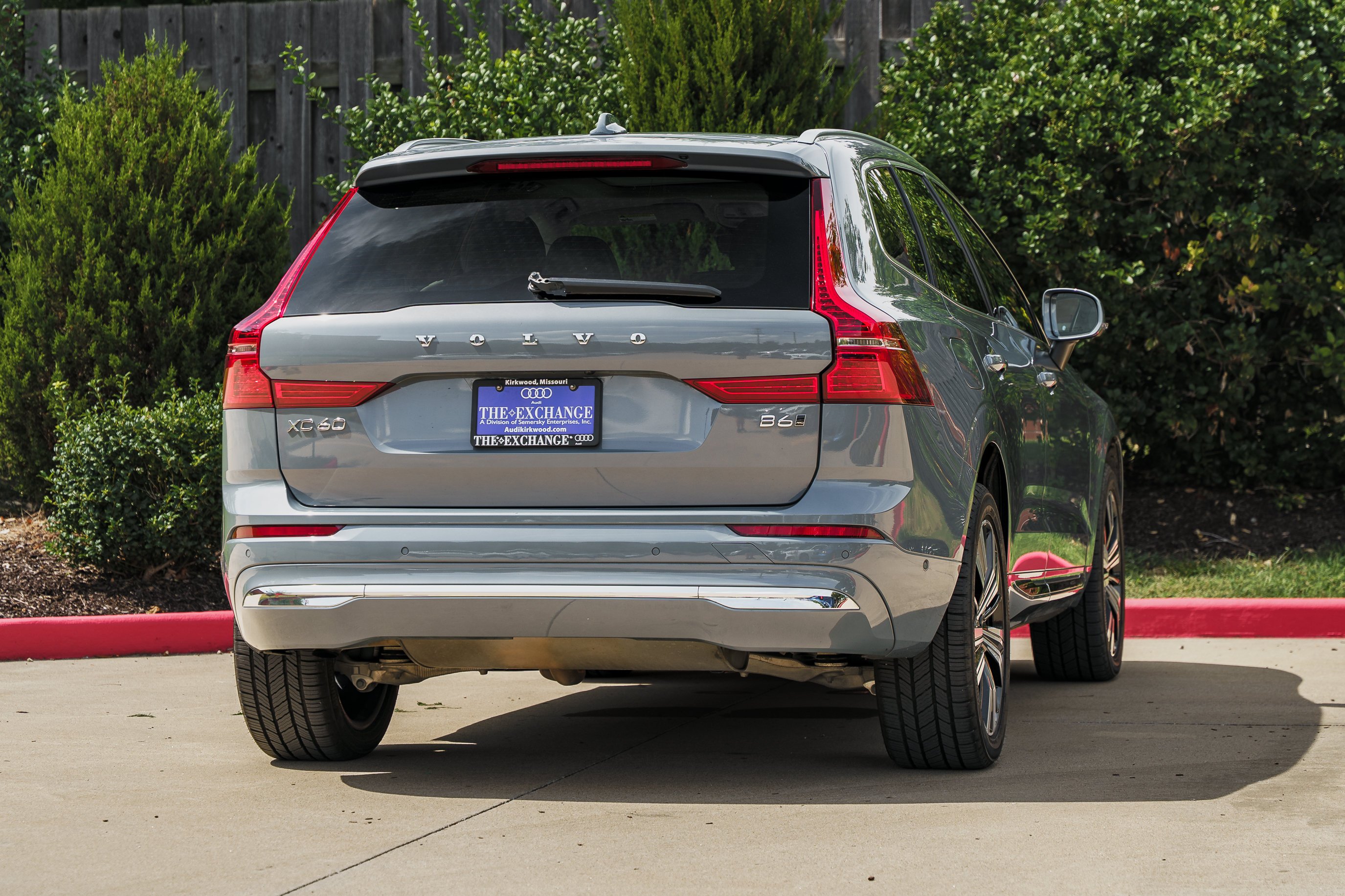 Used 2022 Thunder Grey Metallic Volvo Inscription image 3