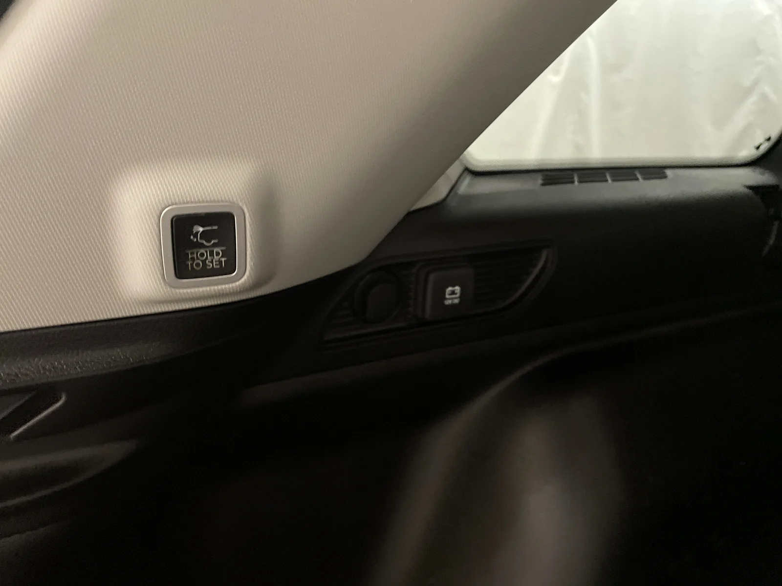 Used 2023 Midnight Sky Jeep Limited image 8