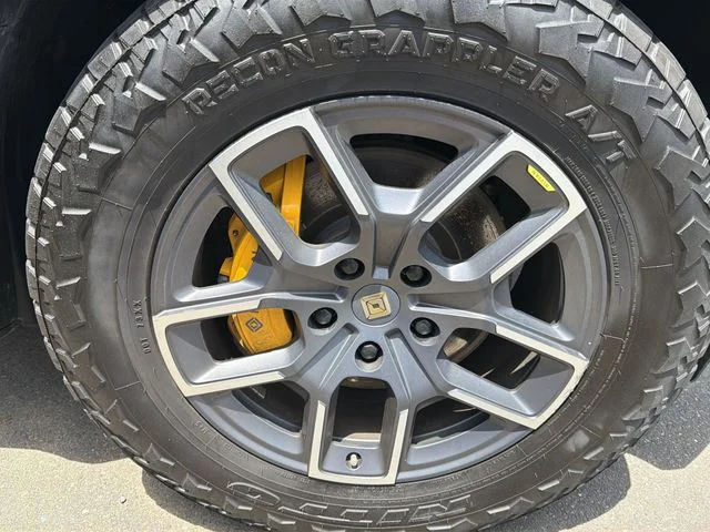 Used 2022  Rivian Adventure image 10