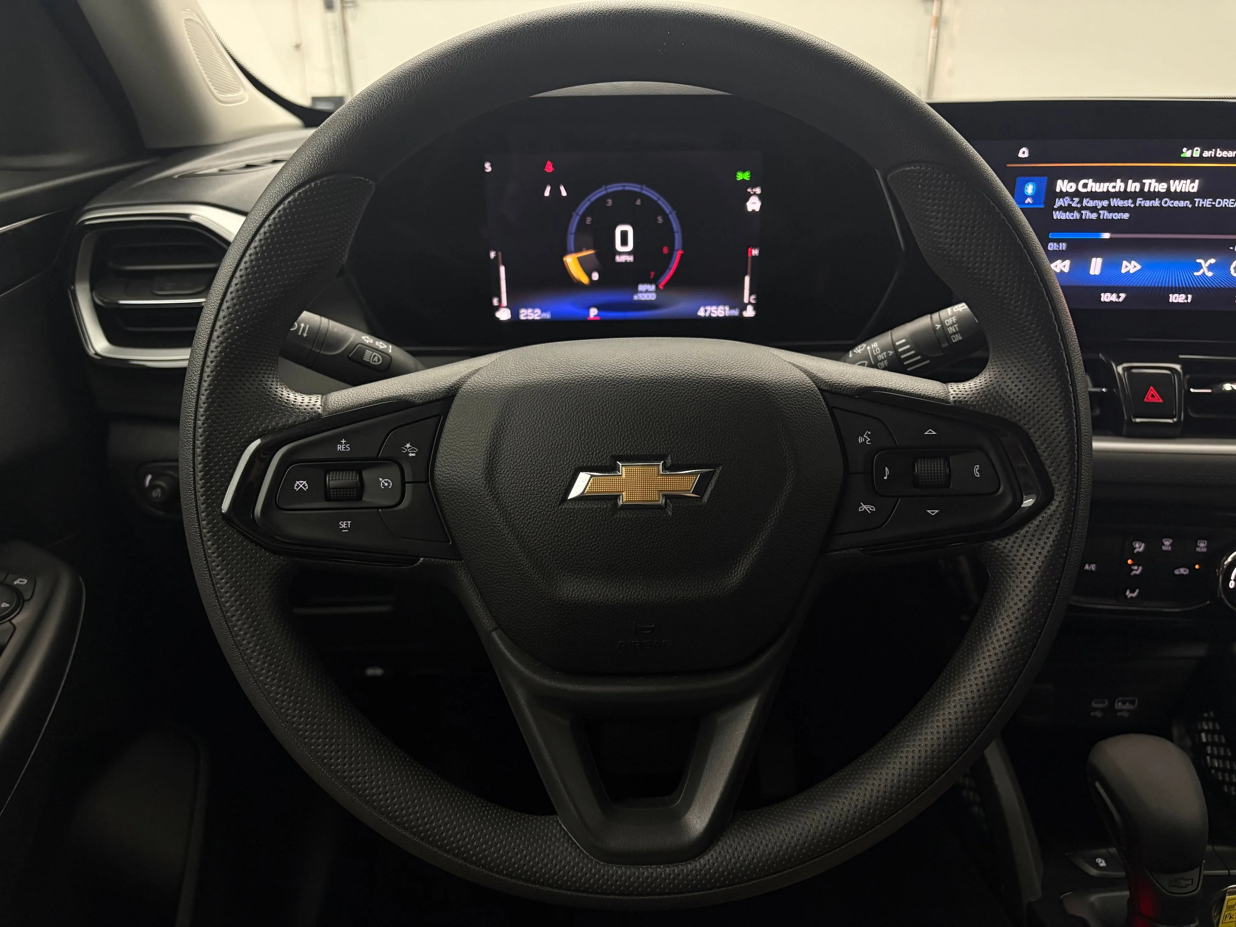 Used 2025 Mosaic Black Metallic Chevrolet LT image 17